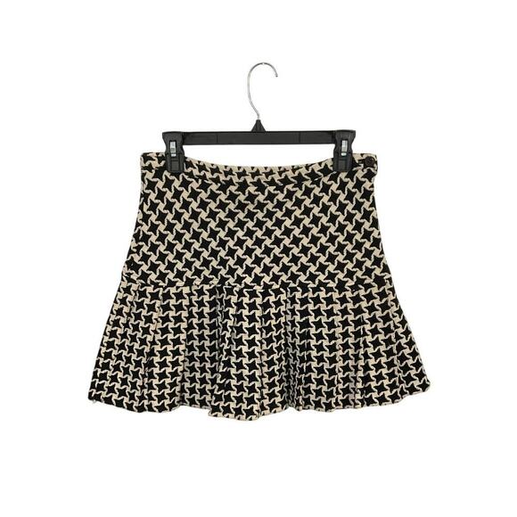 Serena Kay Paris Dresses & Skirts - Serena Kay Houndstooth Tweed Cream/Black Mini Skirt Size 38 Medium